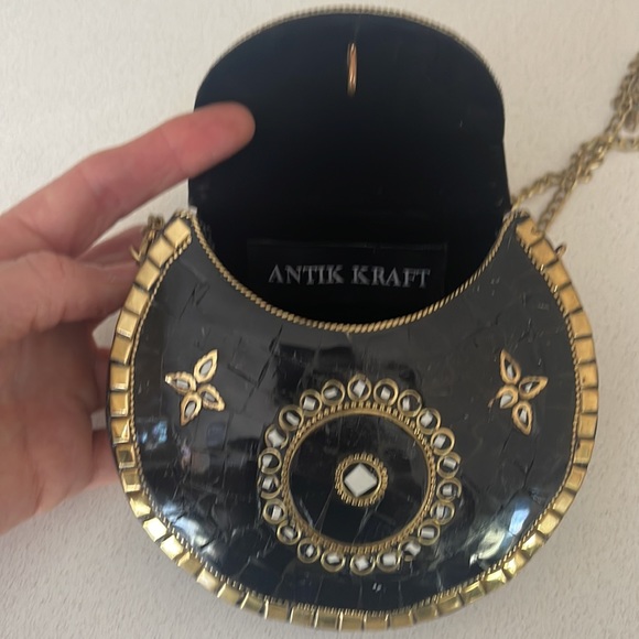 ANTIK CRAFT Clay/brass clutch handbag beautifully designed 5X6 1.5 wide 23”chain - Picture 3 of 6